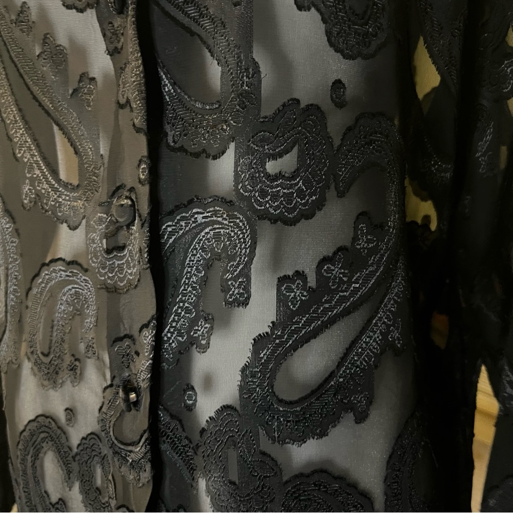 RINA ROSSI Black Mesh Paisley Embroidered Appliqué Flowy Formal Button Dow Shirt